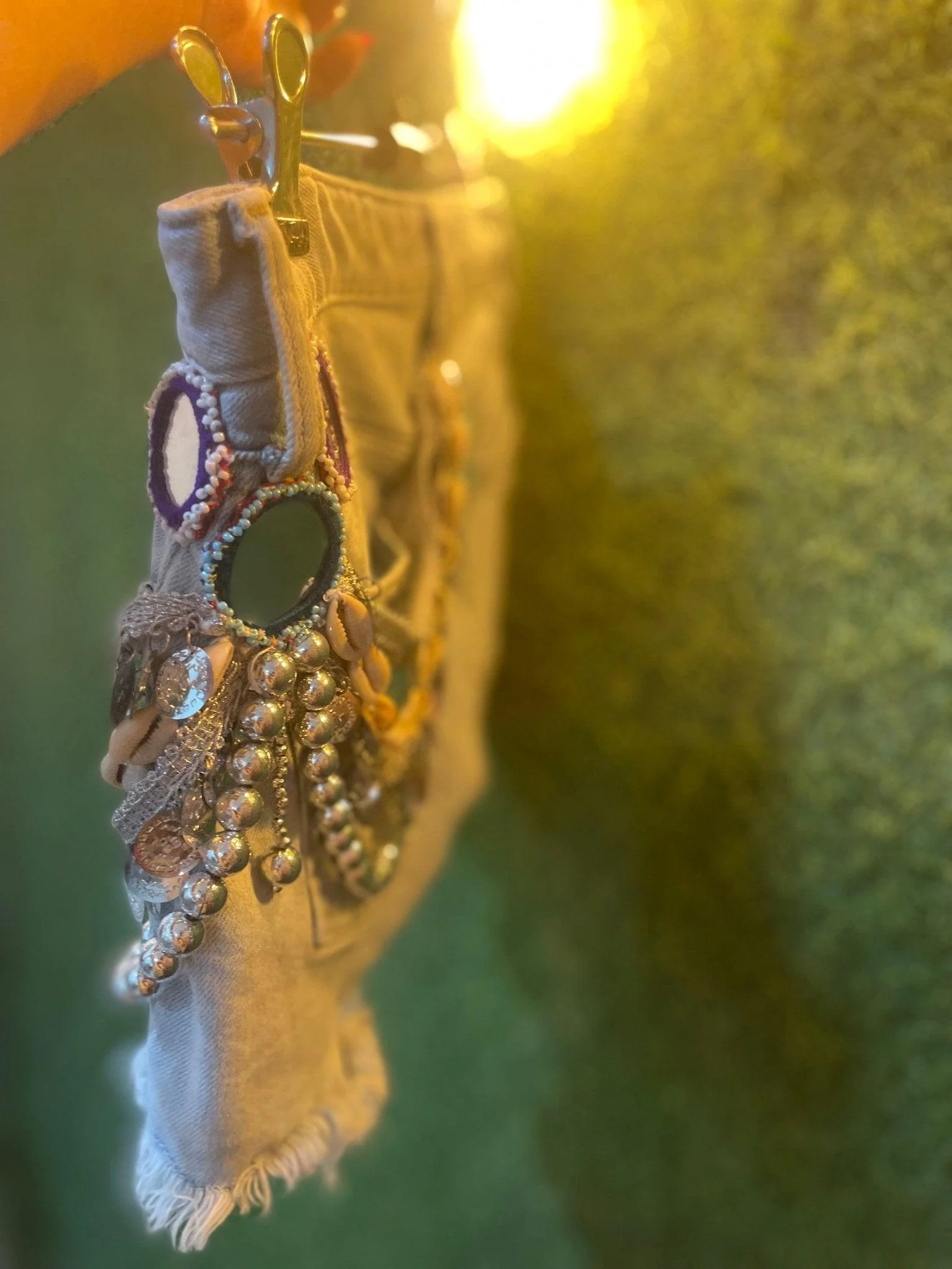 Shimmering seaside chains denim shorts - Image 4
